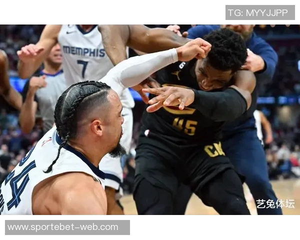 詹姆斯回应狄龙被逐事件称这是技术犯规我也曾遭遇类似判罚