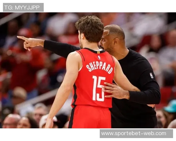 张佳玮分析乌度卡战术风格进攻防守兼备展现球队韧性与实力